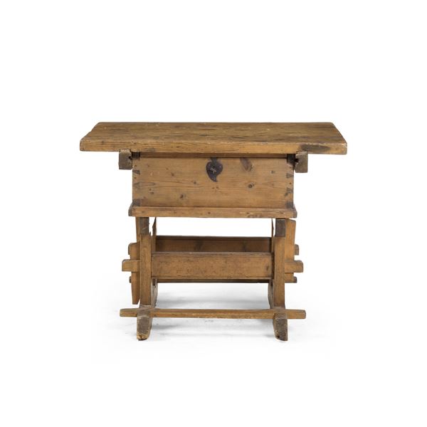 Tavolo da cambiavalute in abete. XVII-XVIII secolo