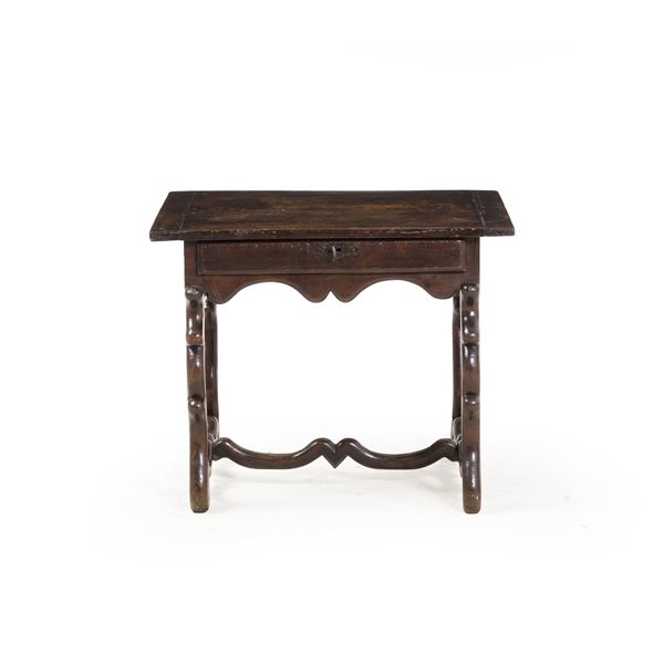 Tavolo con gambe a osso di montone. Piemonte XVIII secolo