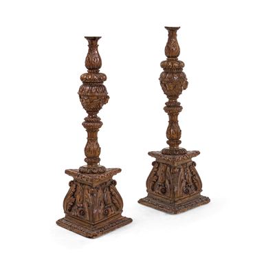 Coppia di torciere, XVII secolo, legno intagliato