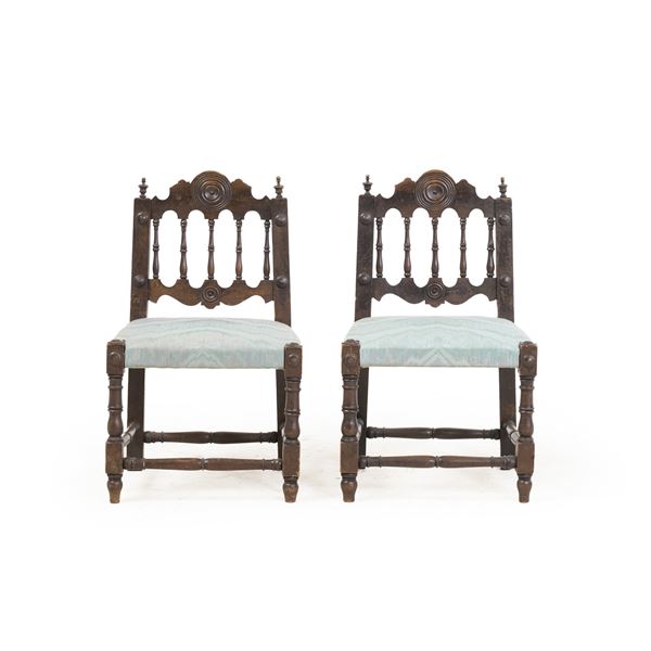 Coppia di sediolini con schienale a birilli. XIX secolo