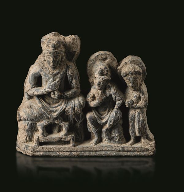 Figura di Buddha con due discepoli scolpita in scisto, Gandhara, V secolo