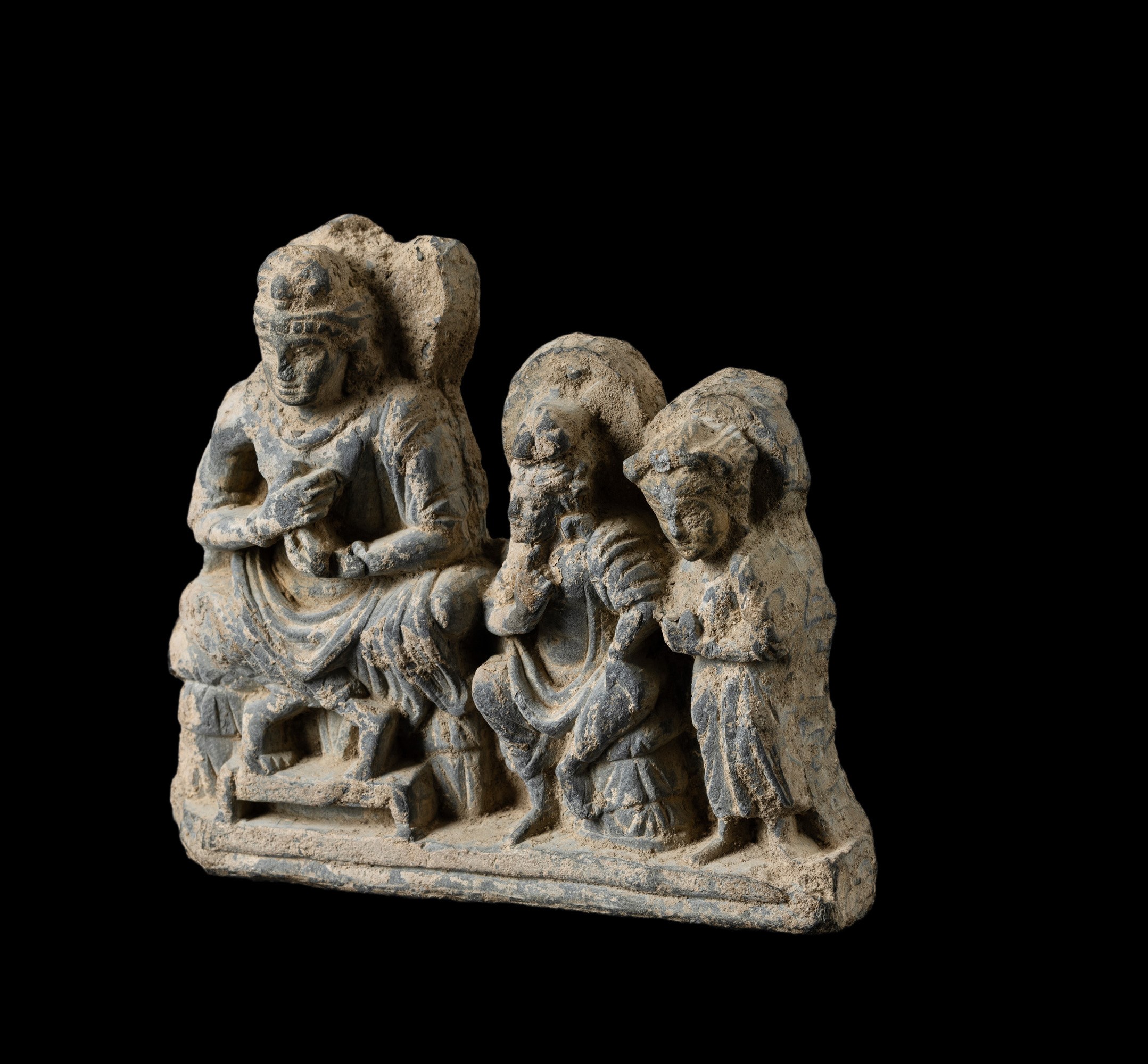 Gandhara, Figura di Buddha con due discepoli, scultura in scisto, V secolo