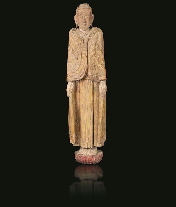 Figura di Buddha stante in legno con tracce di policromia, Birmania, XIX secolo