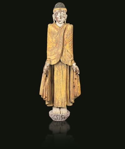Figura di Buddha stante in legno con tracce di policromia, Birmania, XIX secolo
