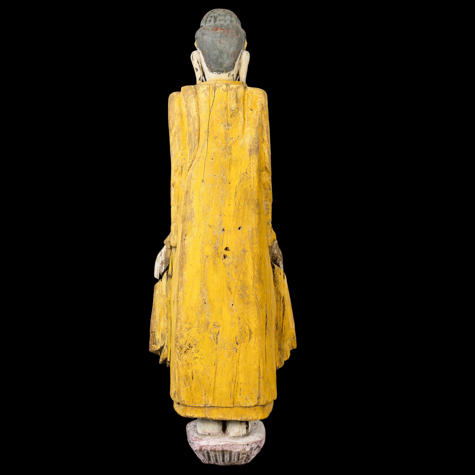 Figura di Buddha stante in legno con tracce di policromia, Birmania, XIX secolo