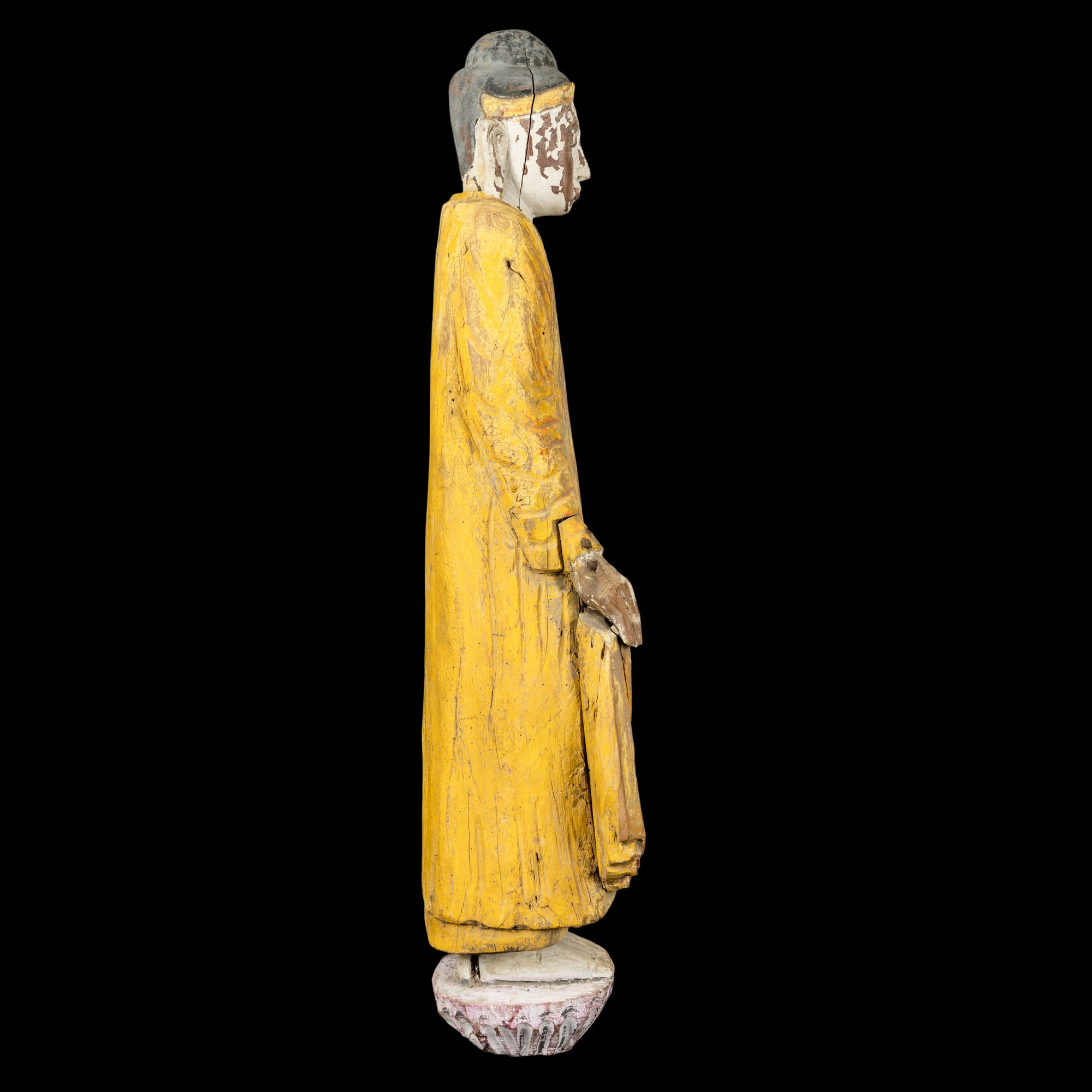 Figura di Buddha stante in legno con tracce di policromia, Birmania, XIX secolo
