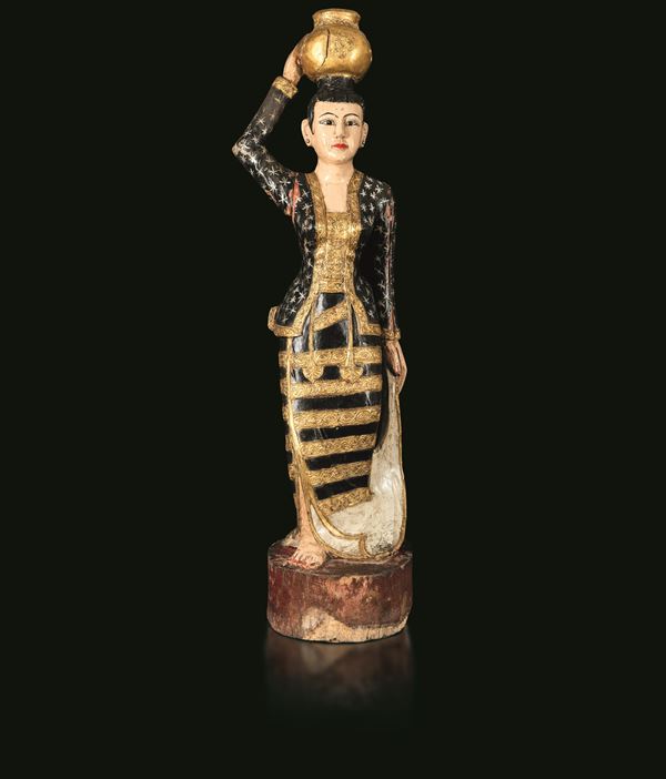 Figura di A Mae Gyan in legno dipinto, laccato e dorato, Birmania, XIX secolo