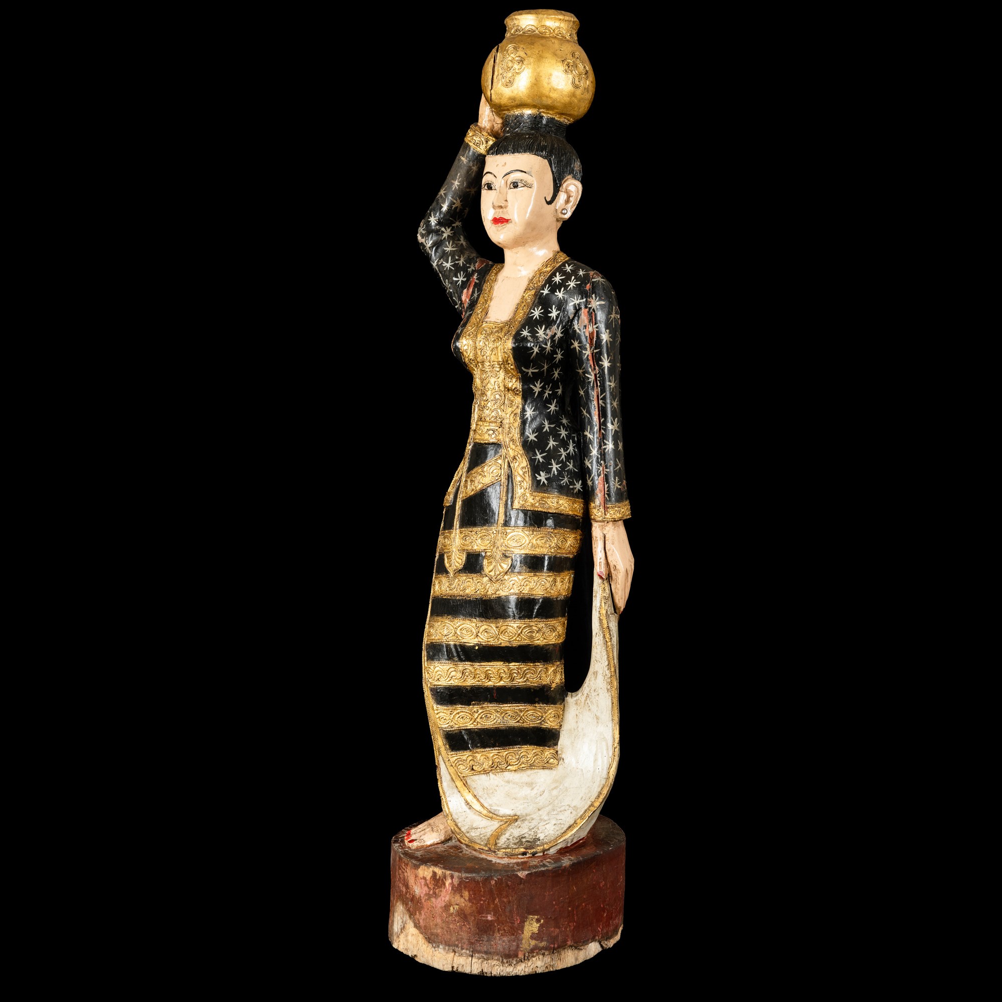 Figura di A Mae Gyan, figura devozionale in legno dipinto, laccato e dorato, Birmania, XIX secolo