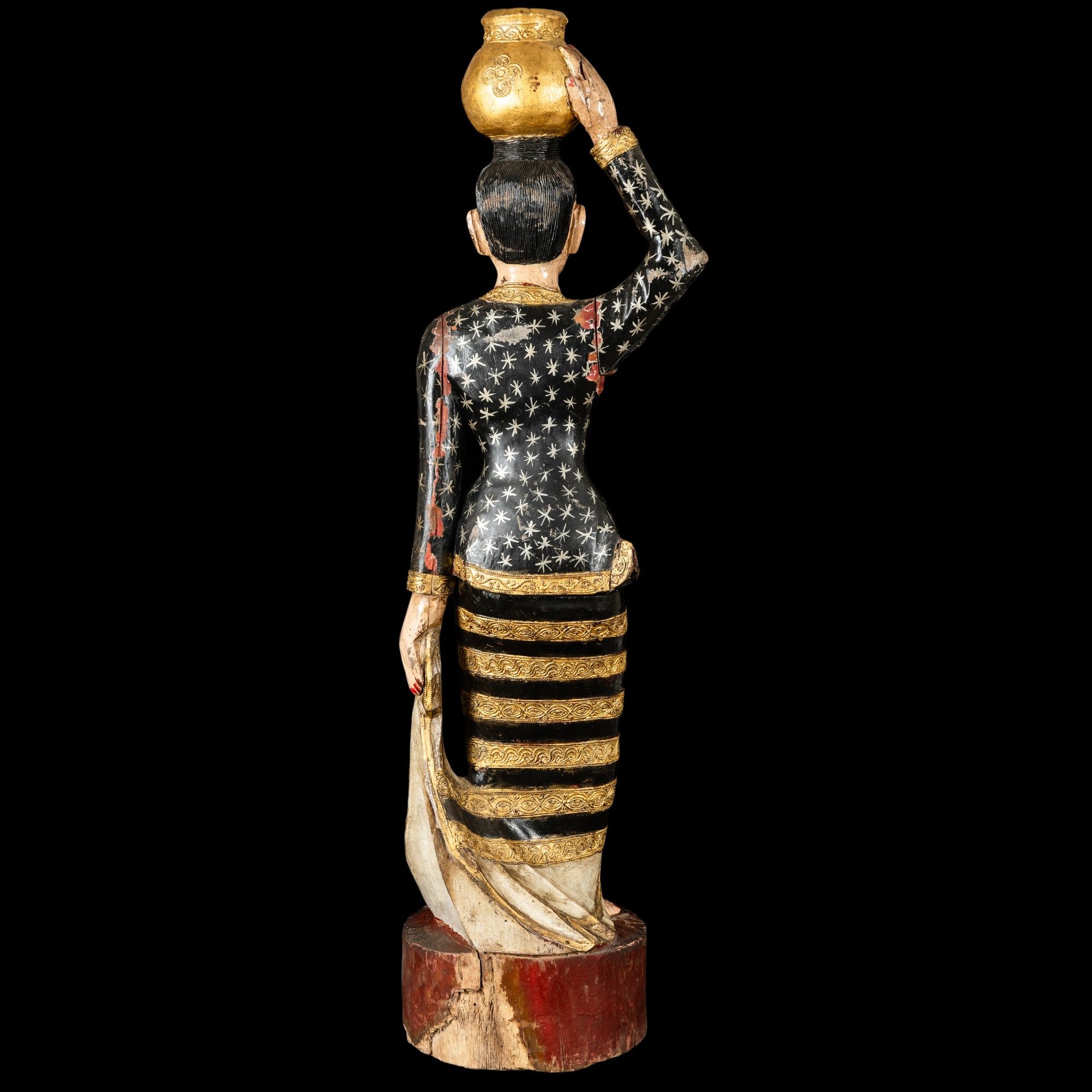 Figura di A Mae Gyan, figura devozionale in legno dipinto, laccato e dorato, Birmania, XIX secolo