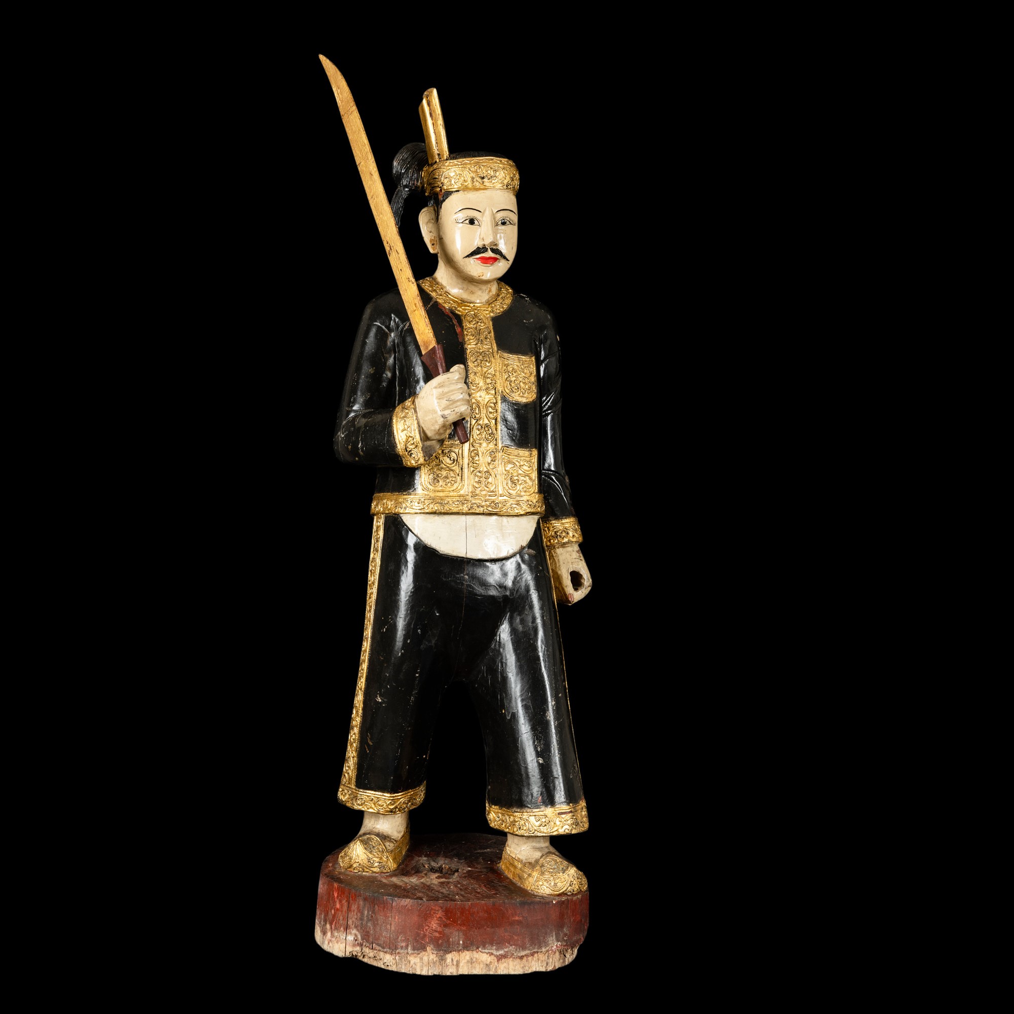 Figura di Ko Myo Shin, scultura in legno dipinto, laccato e dorato, Birmania, XIX secolo
