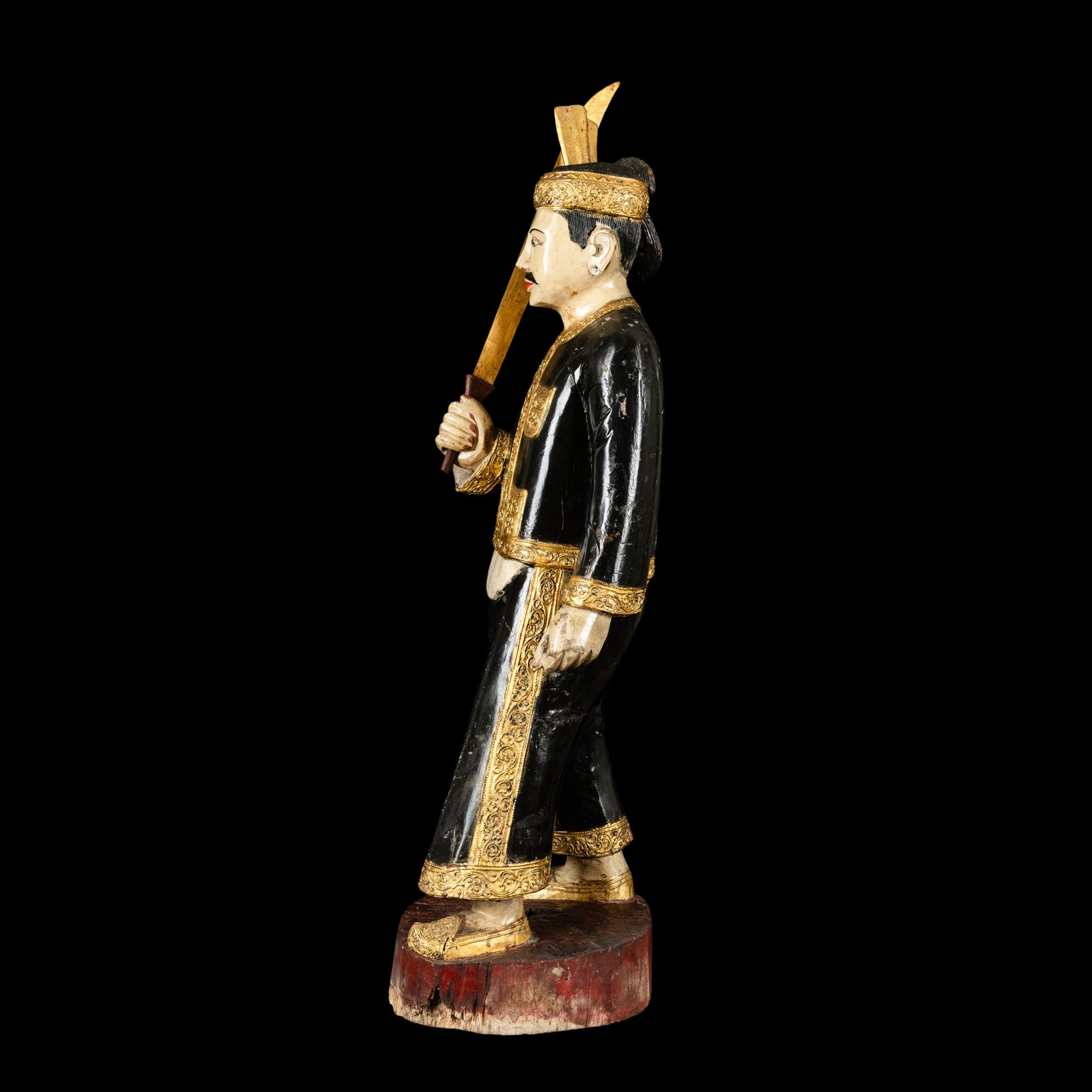 Figura di Ko Myo Shin, scultura in legno dipinto, laccato e dorato, Birmania, XIX secolo