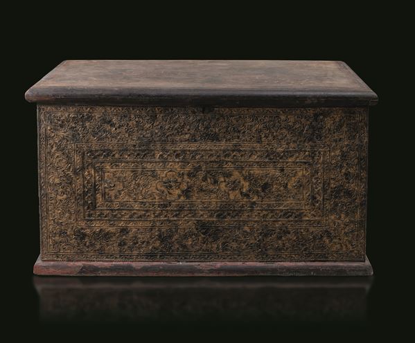 Baule in legno laccato e dorato con decori a motivi vegetali e floreali, Birmania, XIX secolo