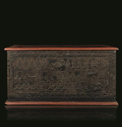 Birmania, Baule in legno laccato con scena di Buddha e decori geometrici, XIX secolo