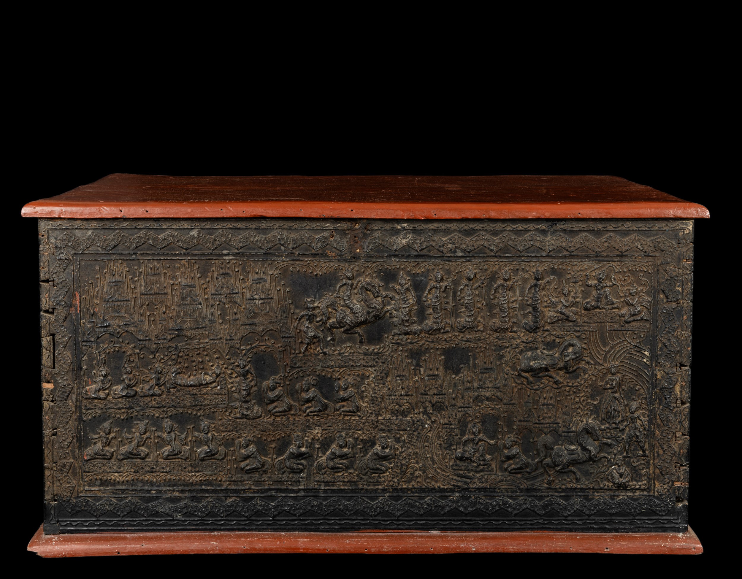 Birmania, Baule in legno laccato con scena di Buddha e decori geometrici, XIX secolo