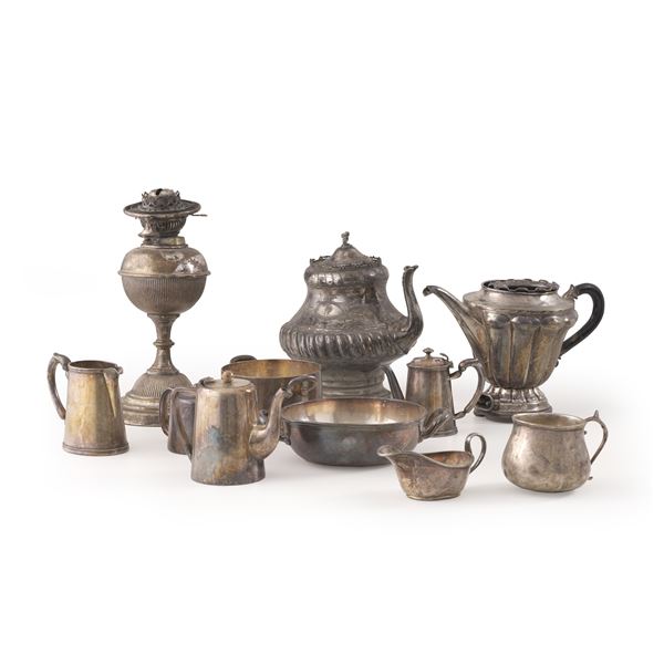 Lotto misto di oggetti in metallo argentato