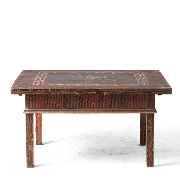 Tavolo allungabile in legno laccato e dipinto, Slovenia 1916