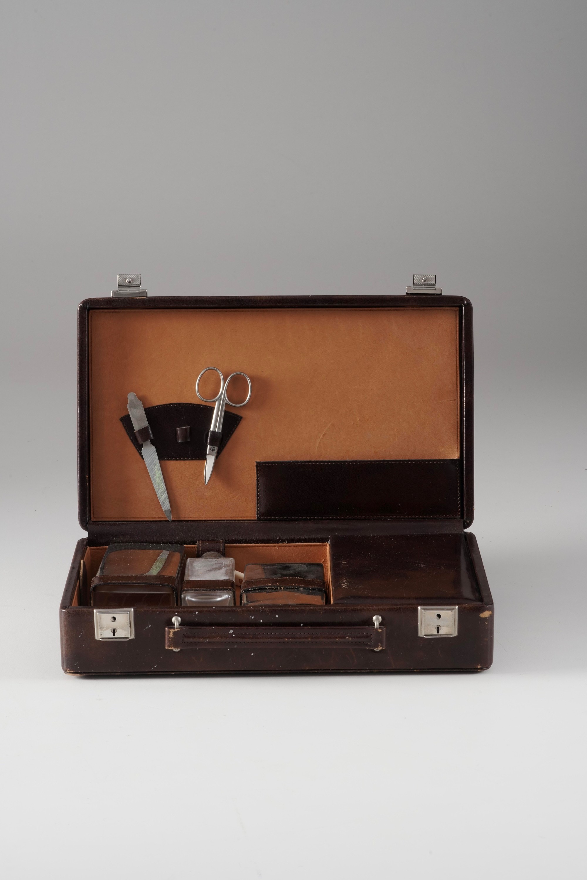 Piccola valigia da viaggio in pelle con necessaire, cm 29,5x18x7,5