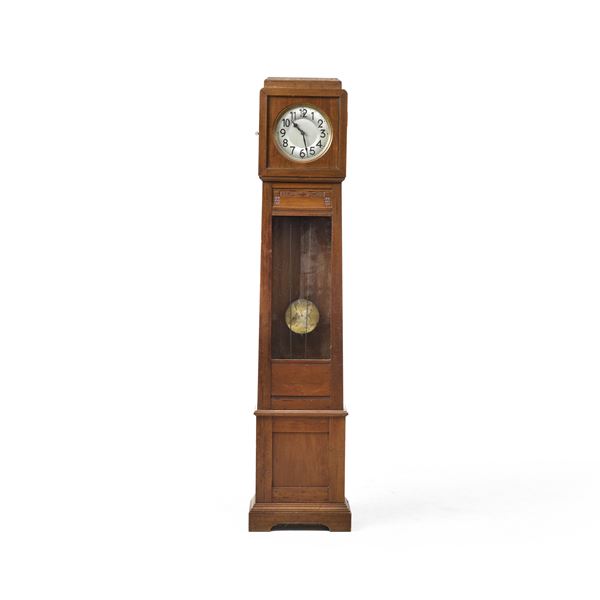 Orologio a pendolo con cassa in legno. XX secolo