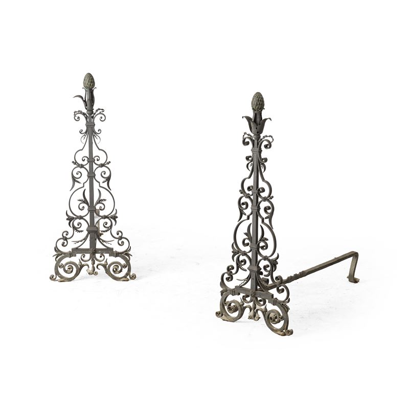 Due grandi alari da camino in ferro. XIX-XX secolo  - Auction Antiques - Cambi Casa d'Aste