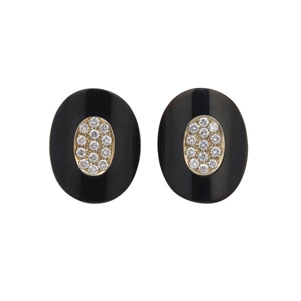 Orecchini con diamanti e resina