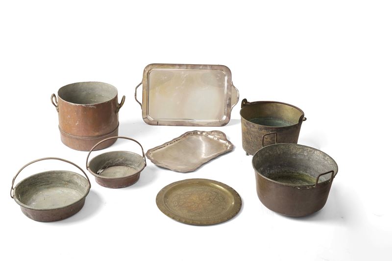 Lotto di bacili ed altri oggetti in rame e metallo  - Asta Antiquariato - Cambi Casa d'Aste