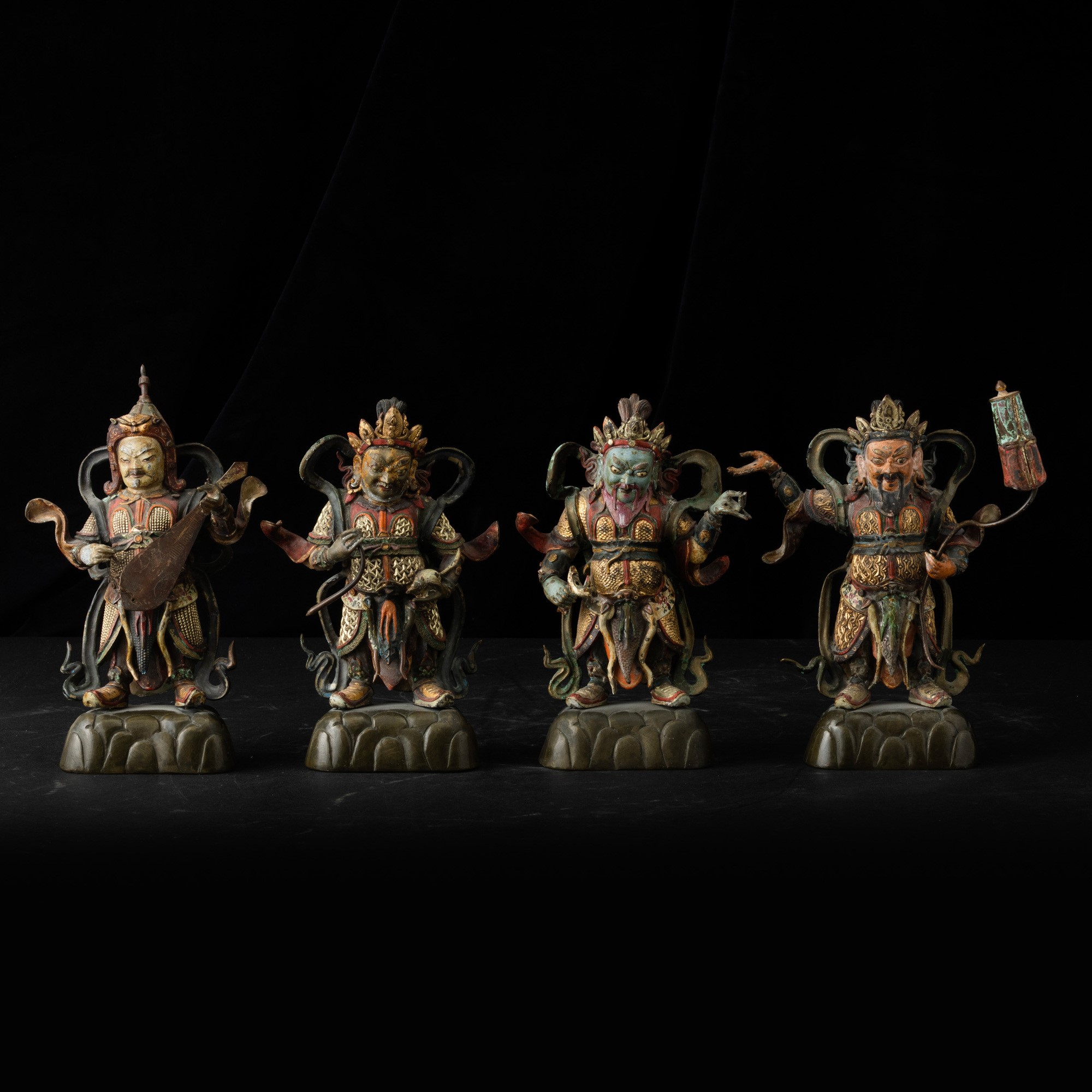 Cina, Quattro figure di saggi in bronzo con tracce di policromia, Dinastia Ming (XVII secolo)