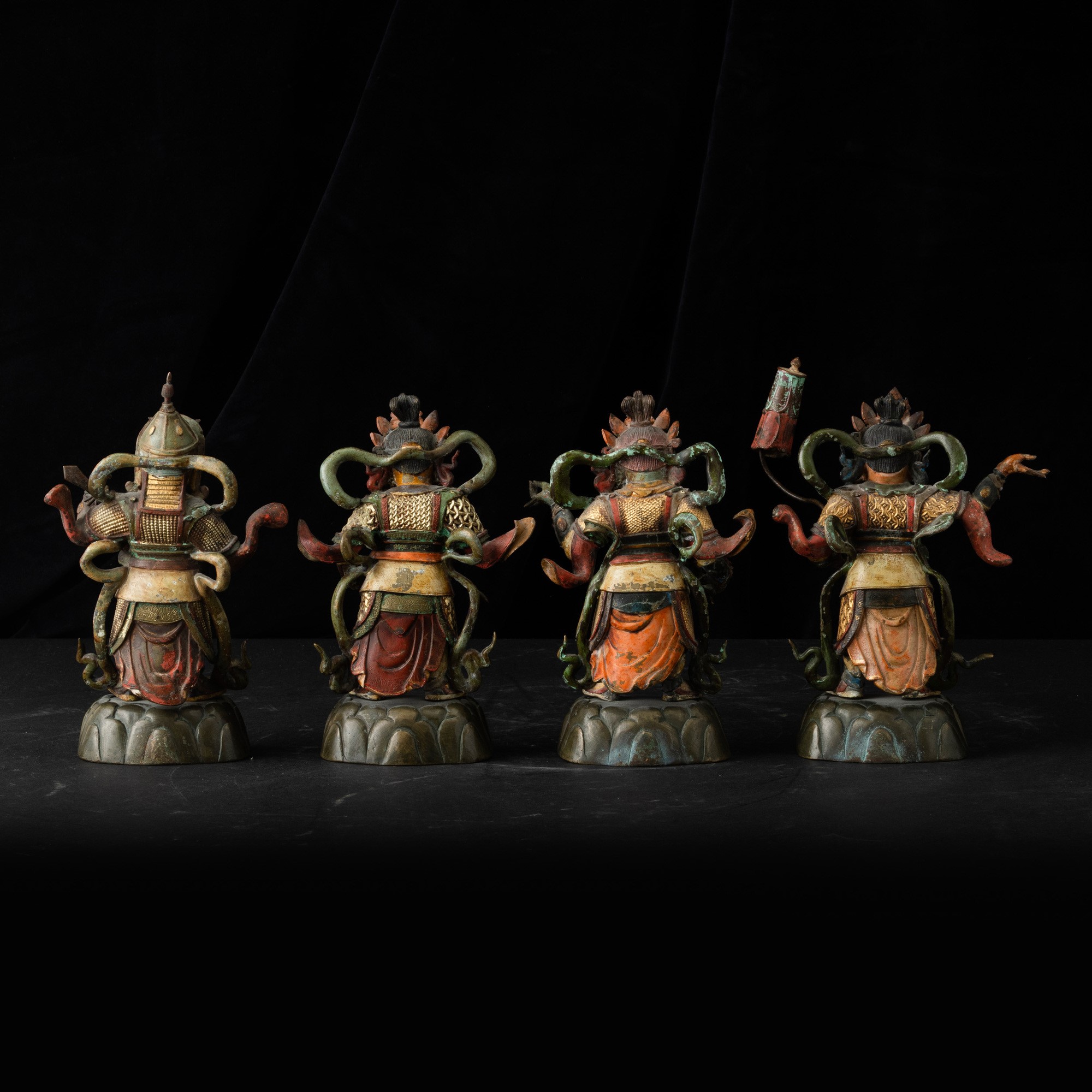 Cina, Quattro figure di saggi in bronzo con tracce di policromia, Dinastia Ming (XVII secolo)