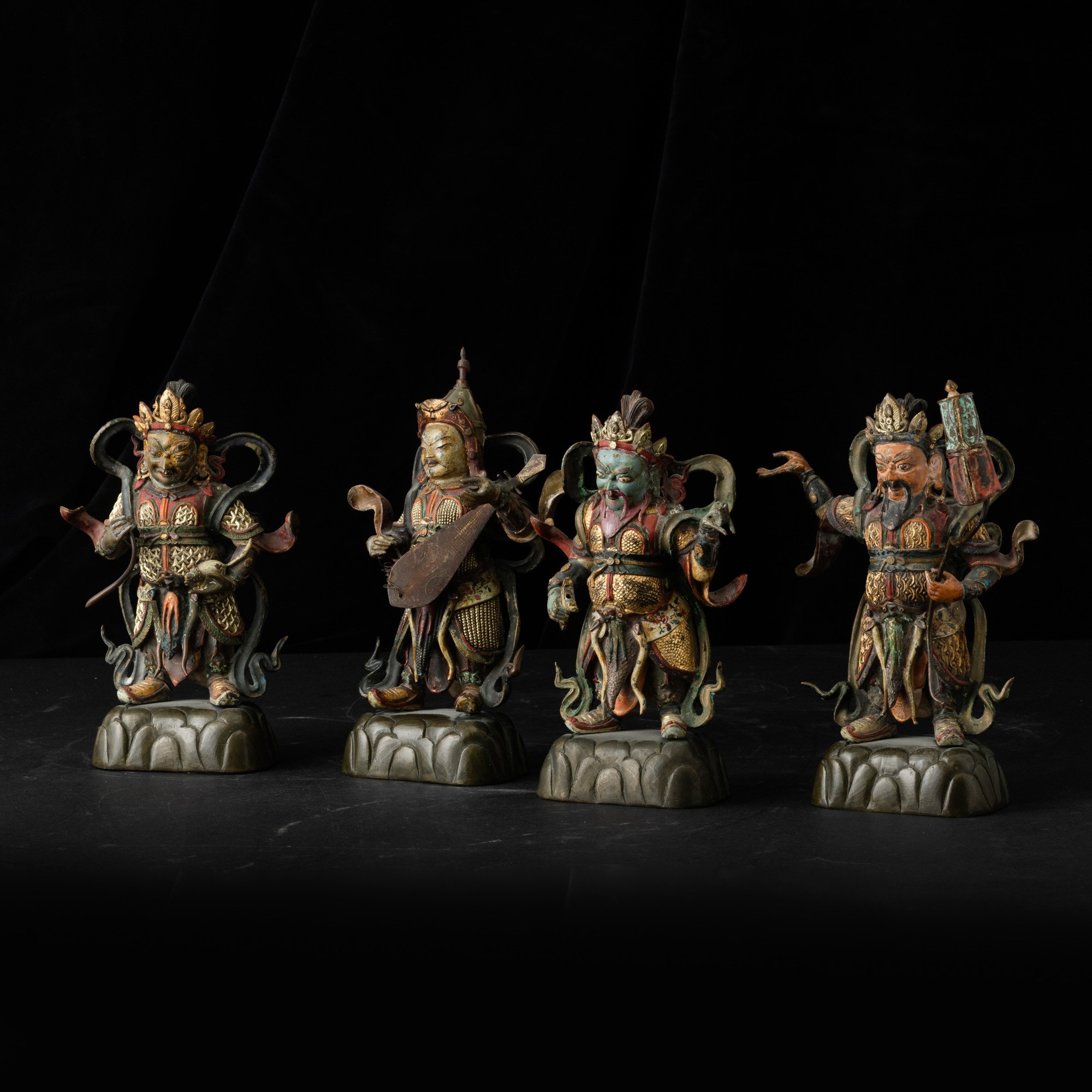 Cina, Quattro figure di saggi in bronzo con tracce di policromia, Dinastia Ming (XVII secolo)
