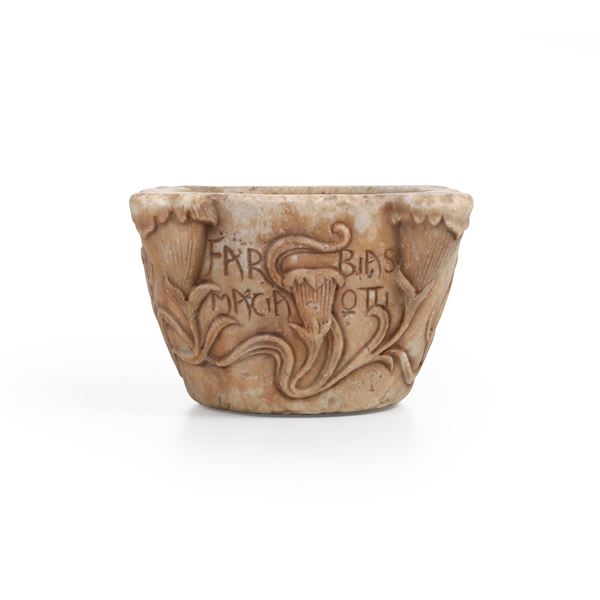 Mortaio moderno in marmo