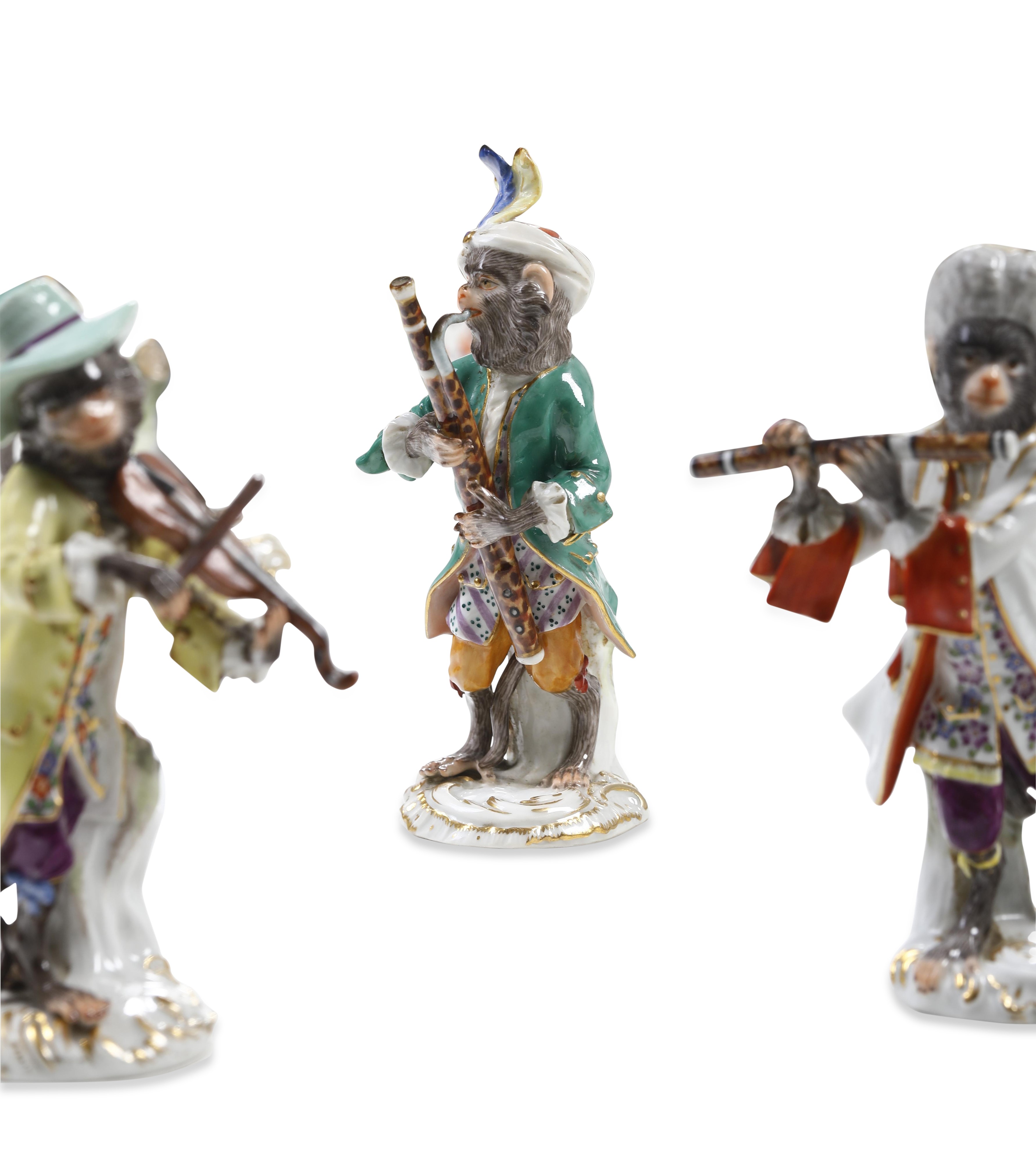 Meissen, Figurine di scimmiette musicanti, modelli di J.J. Kaendler, porcellana, XX secolo