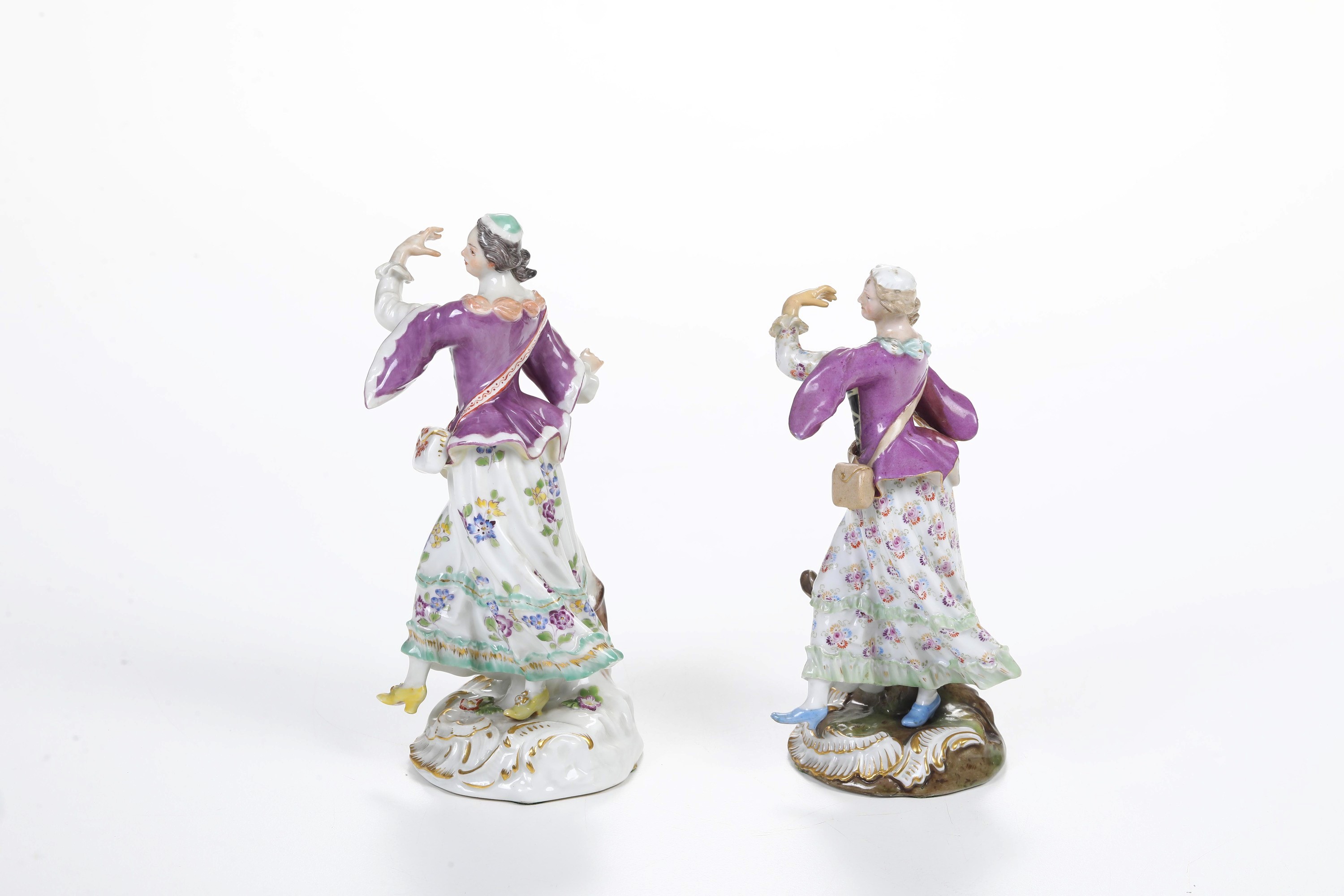 Due figurine di giovani danzanti. Meissen, 1900 circa e XX secolo.