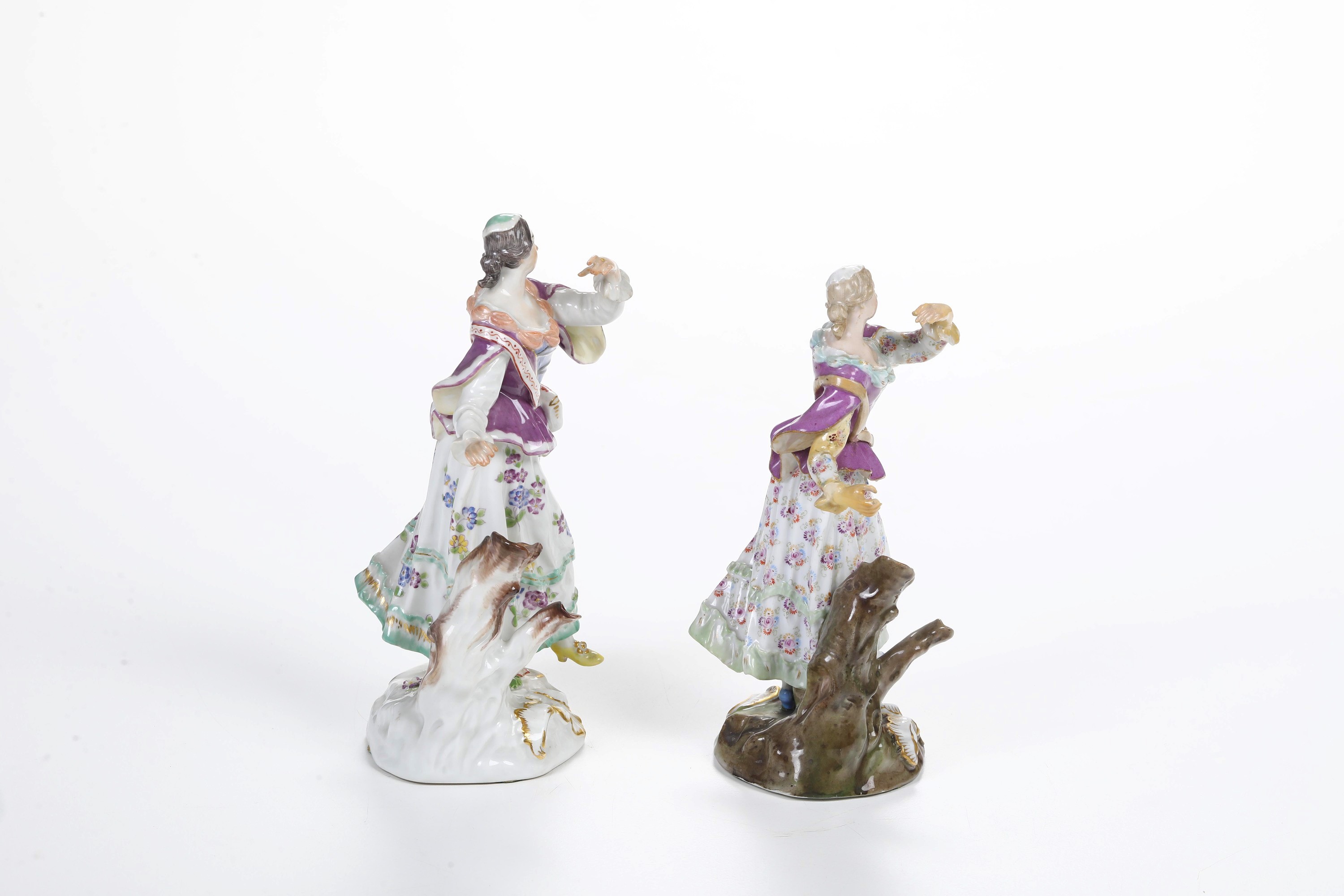 Due figurine di giovani danzanti. Meissen, 1900 circa e XX secolo.