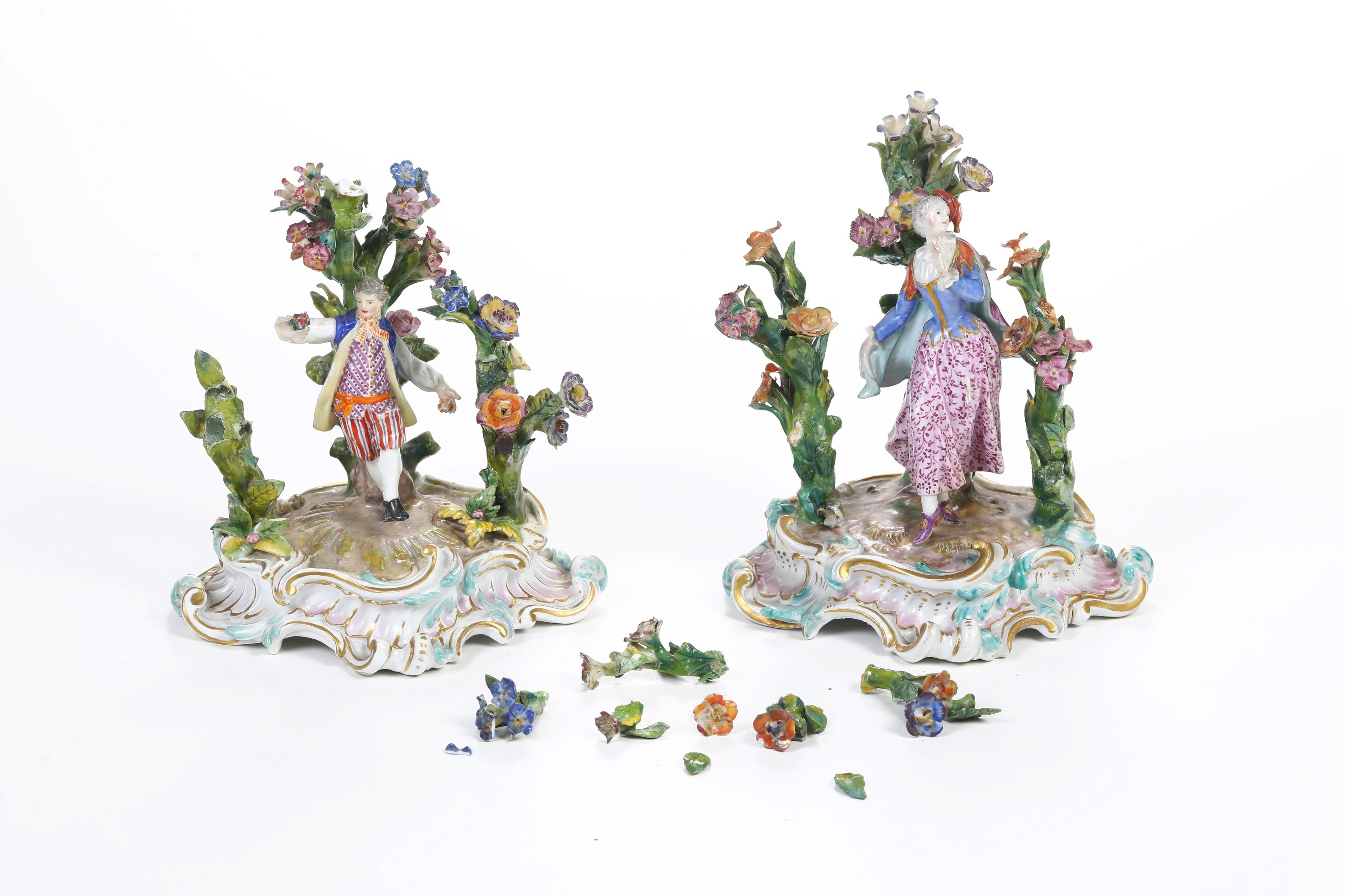 Meissen, Due figure su basi rocailles, porcellana, XIX secolo
