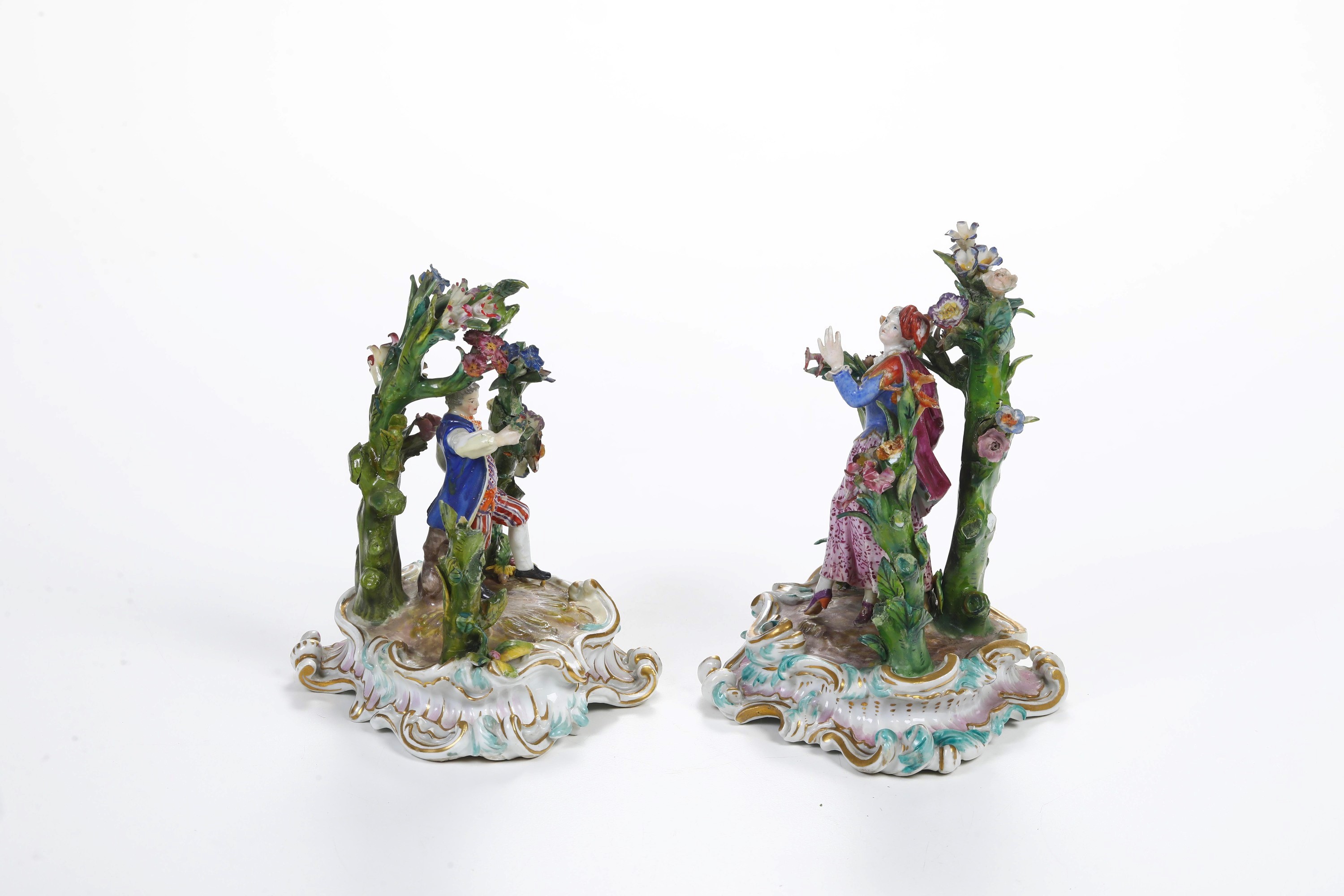 Meissen, Due figure su basi rocailles, porcellana, XIX secolo