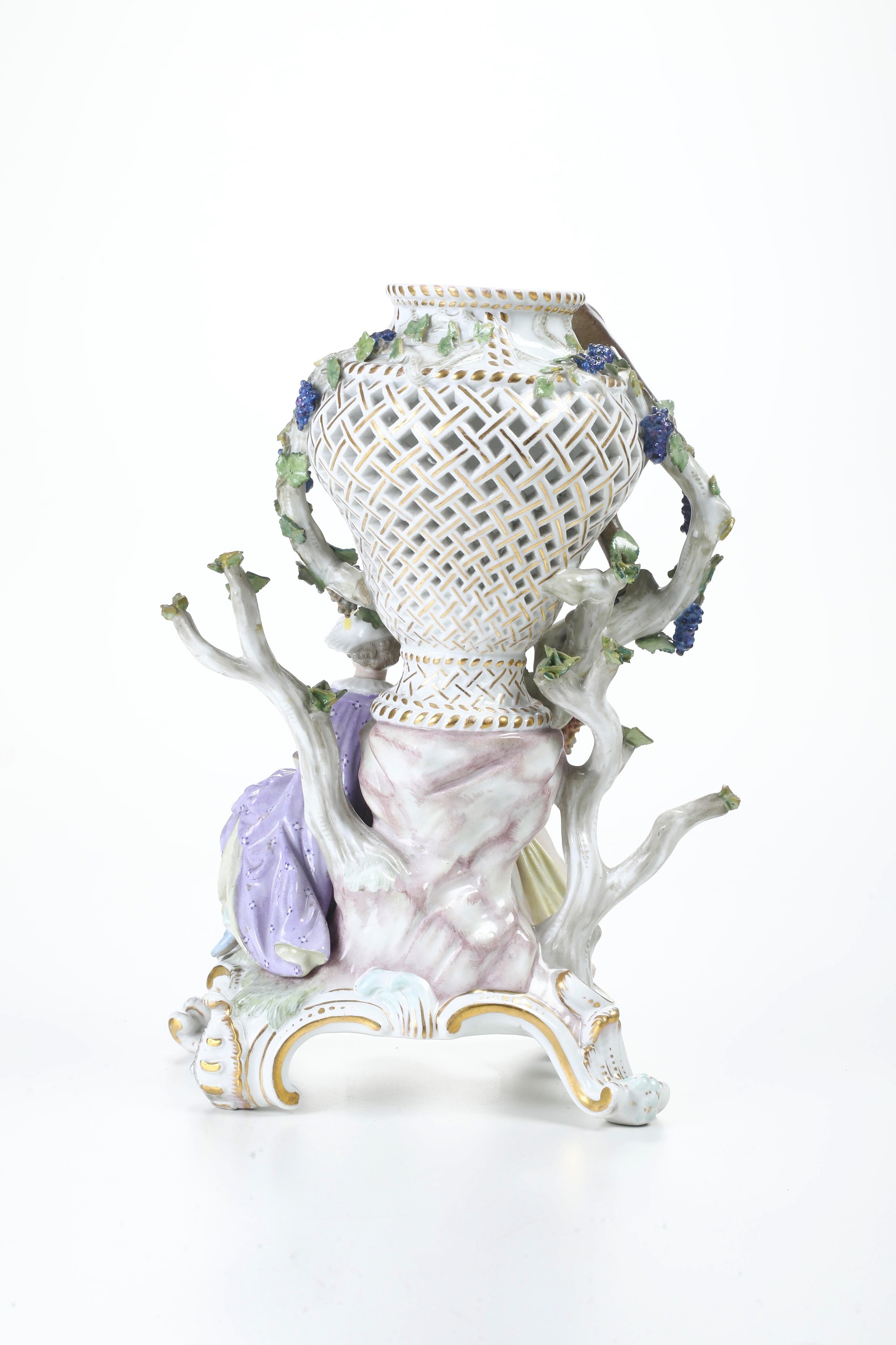 Gruppo con vaso brucia profumi. Meissen, seconda metà XIX secolo.