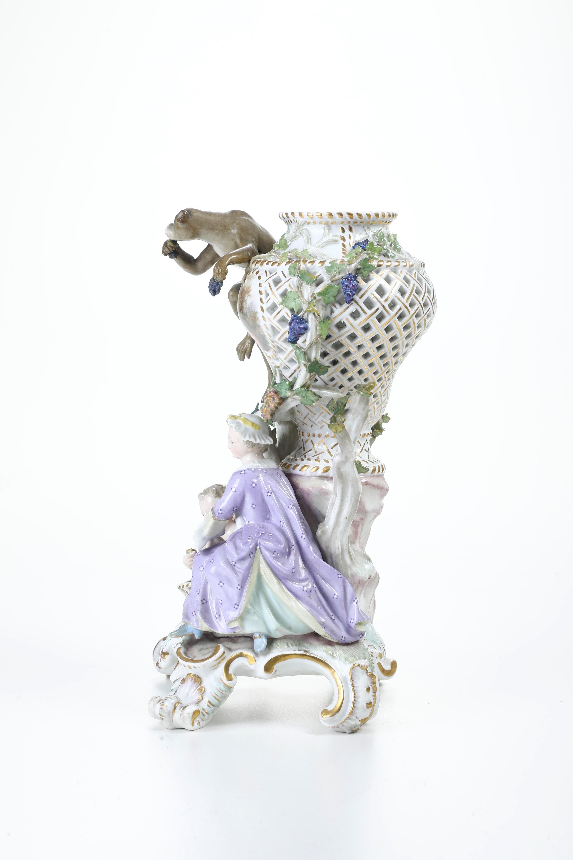 Gruppo con vaso brucia profumi. Meissen, seconda metà XIX secolo.