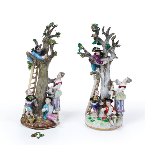 Coppia di gruppi. “La raccolta delle mele”. Meissen, XIX e XX secolo.