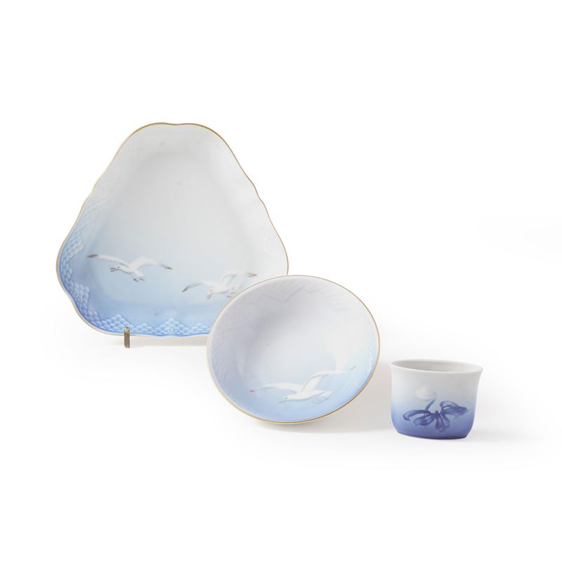 Due piatitni di diversa forma e un vasetto Royal Copenhagen  - Auction Antiques - Cambi Casa d'Aste