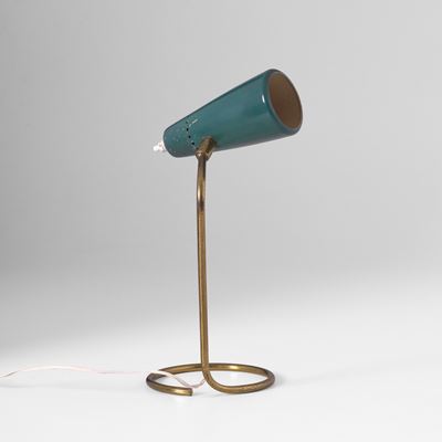 Lampada da tavolo in ottone con diffusore in metallo laccato