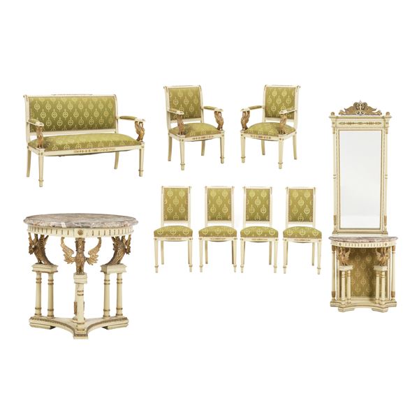 Fornitura da salotto in legno laccato e dorato. XX secolo