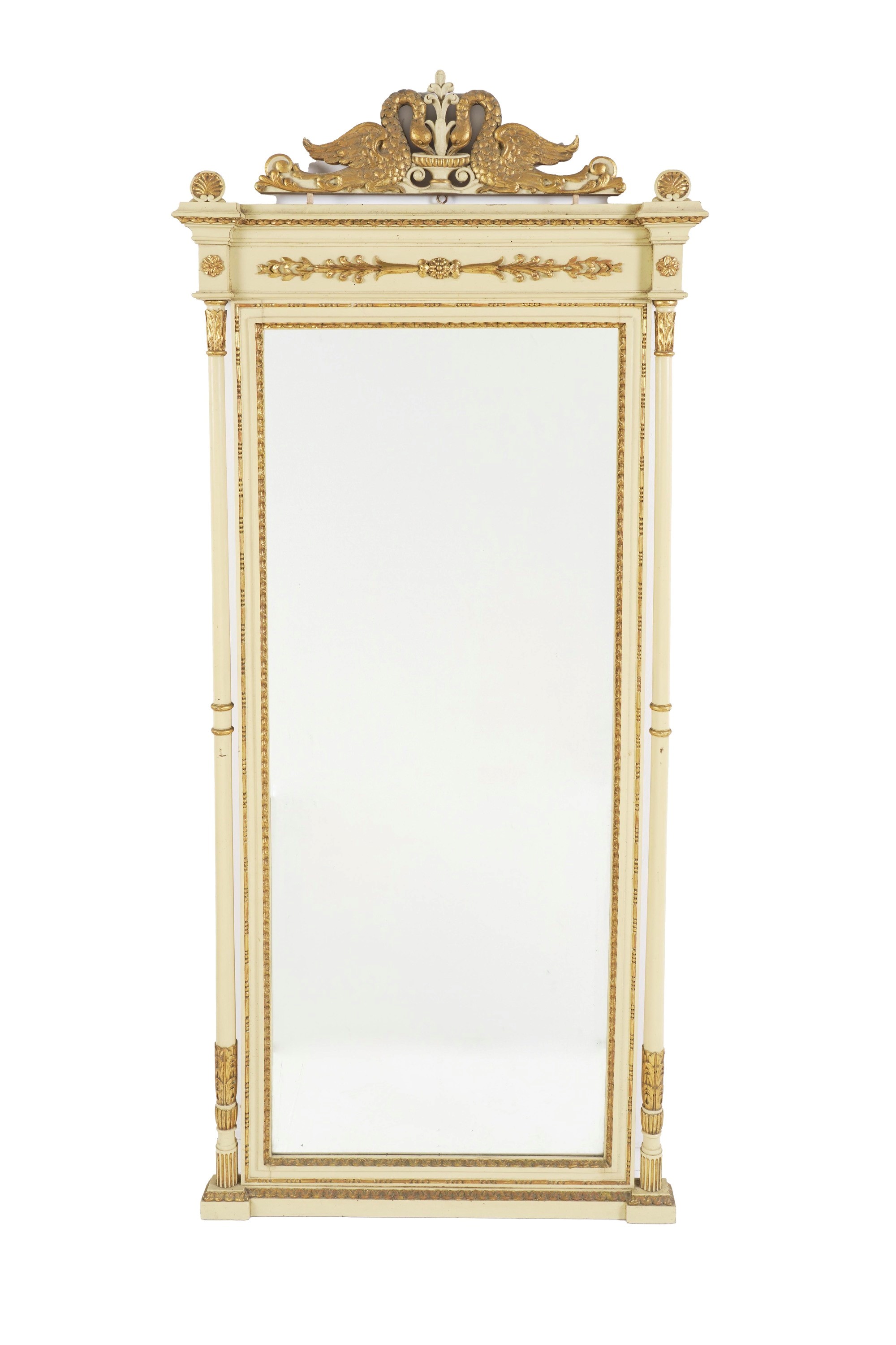 Fornitura da salotto in legno laccato e dorato. XX secolo