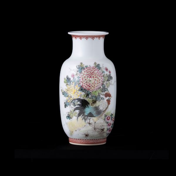 Vaso in porcellana Famiglia Rosa raffigurante gallo, Cina, Repubblica