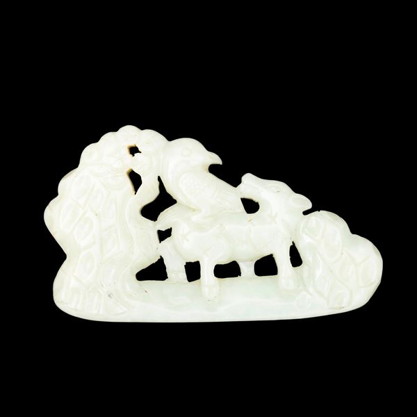Elemento scolpito in giada bianca raffigurante animali, Cina, XX secolo