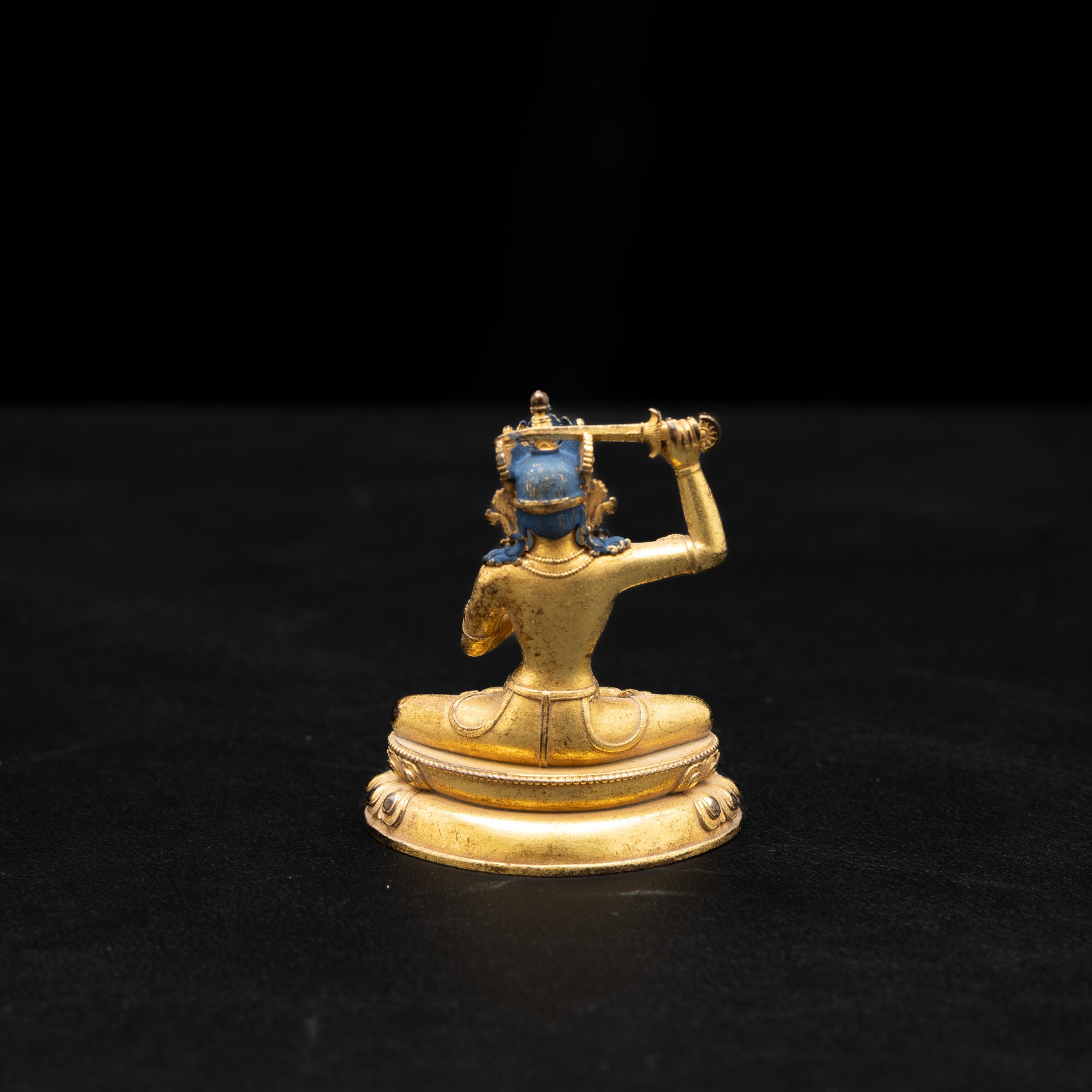 Figura di Buddha seduto su doppio fiore di loto, bronzo dorato, Cina, XX secolo
