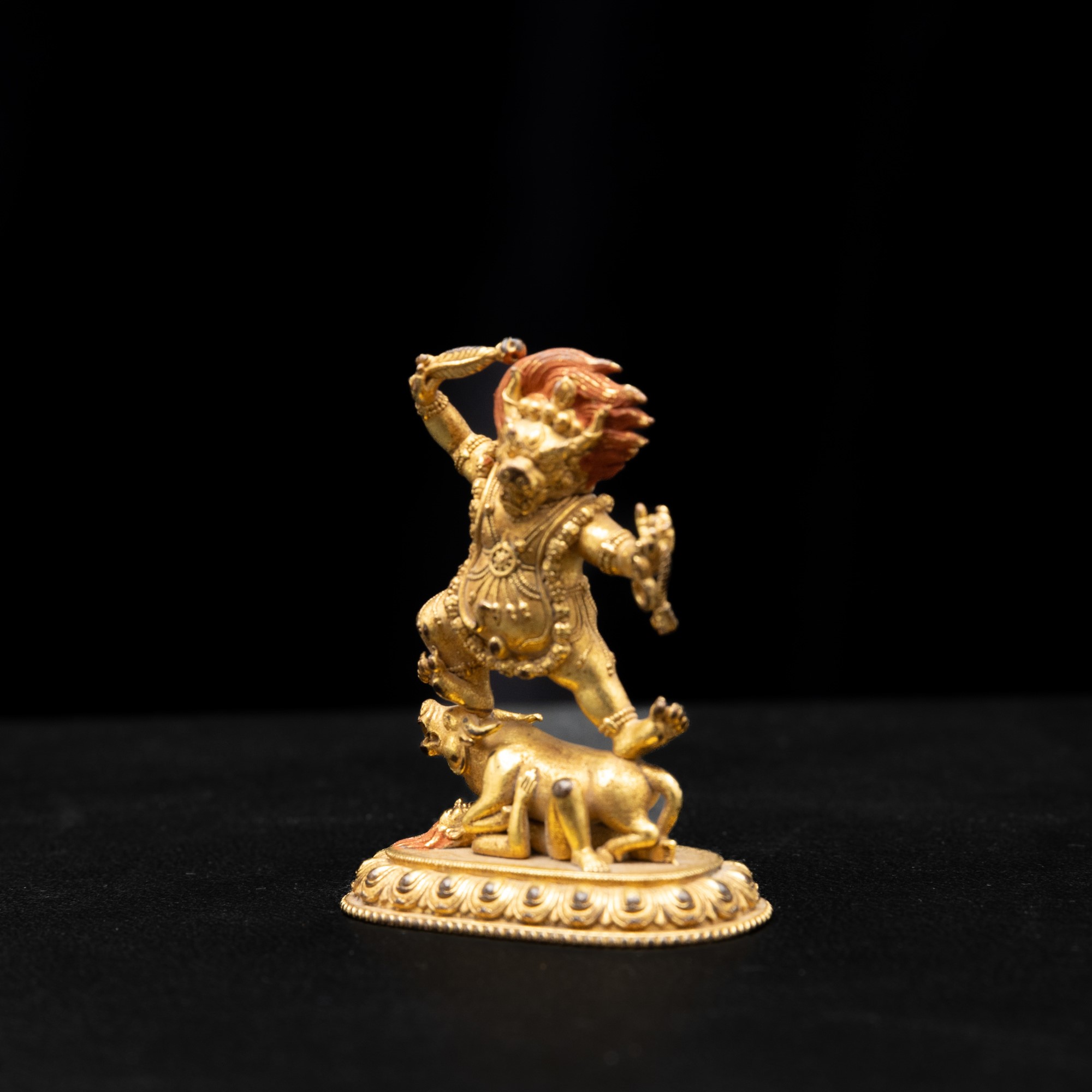 Figura di Outer Yama, bronzo dorato con tracce di policromia, Cina, XX secolo, alta 4 cm