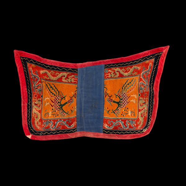 Sella con decori raffiguranti draghi e fenici, Tibet, XIX secolo