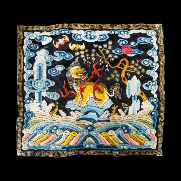 Buzi ricamato raffigurante leone, Cina, XX secolo