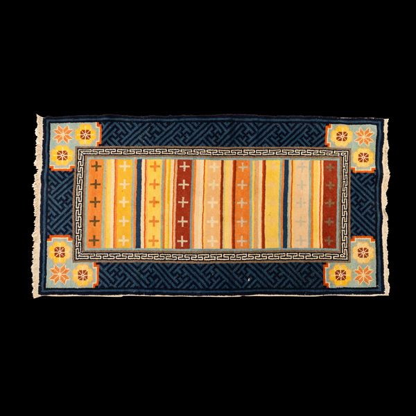 Tappeto con decori geometrici a fondo blu, Tibet, XIX secolo