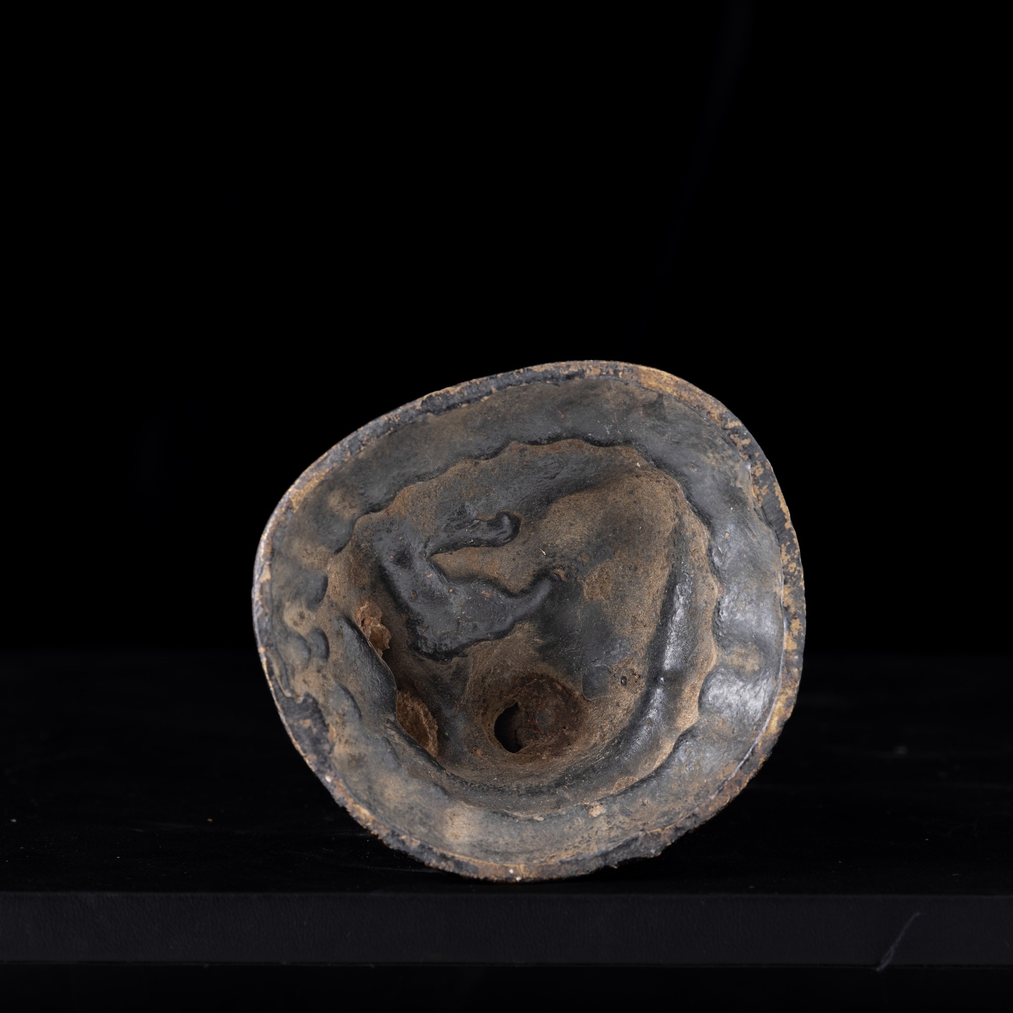 Figura di Buddha seduto su doppio fiore di loto, Tibet, XX secolo, altezza 8 cm