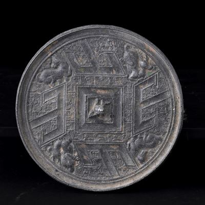 Cina, Quattro elementi in bronzo con decori a rilievo, XX secolo